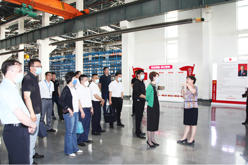 泉州市委常委、组织部部长卢秀萍一行莅临聚彩堂集团调研考察